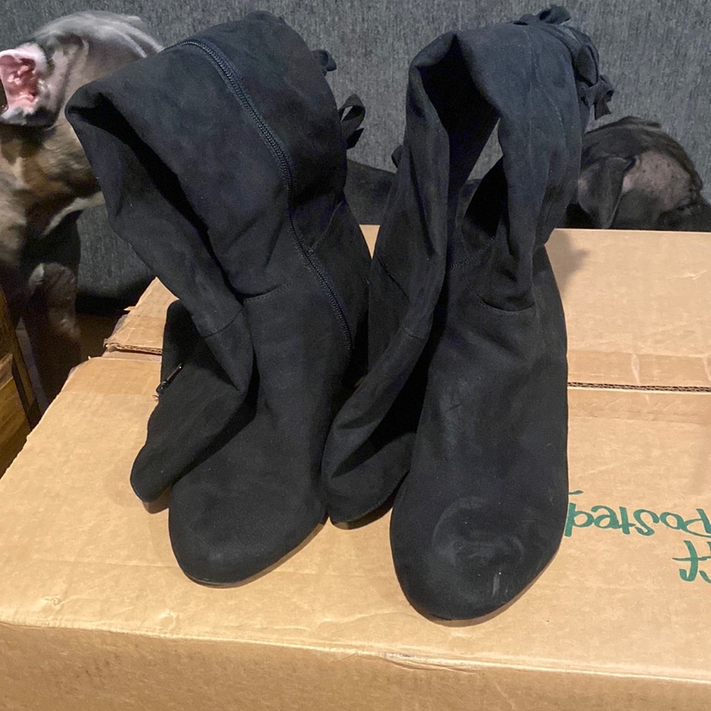 Torrid king black bow heeled boots